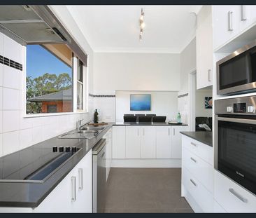 Impeccably Presented And Renovated Family Home - Photo 3