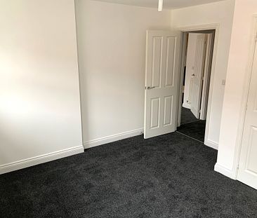 1 bedroom Flat for rent - Photo 2