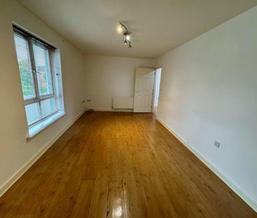 2 bedroom coach house to rent - Photo 1