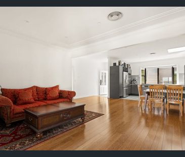 Elegant Family Retreat in a Serene Setting - Photo 2