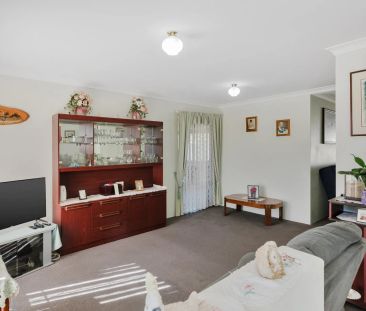 Family living with space for work and play. - Photo 1