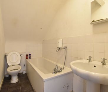 1 Bed Flat, Crescent Road, LU2 - Photo 2