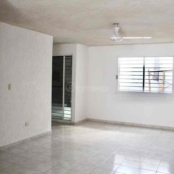 Casa en privada dentro de la zona norte de Mérida, muy cerca de plaza galerias. - Photo 1