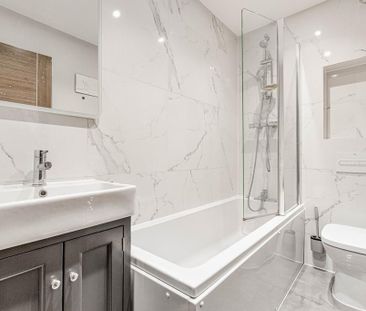 2 bedroom mews to rent - Photo 5