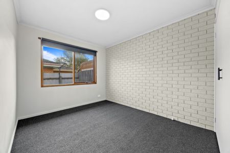 Ideally Located Close to the Cbd - Photo 2