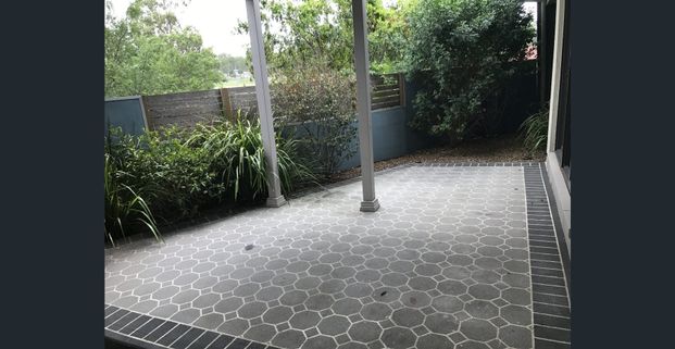 Modern 3 bedroom townhouse!!! - Photo 1