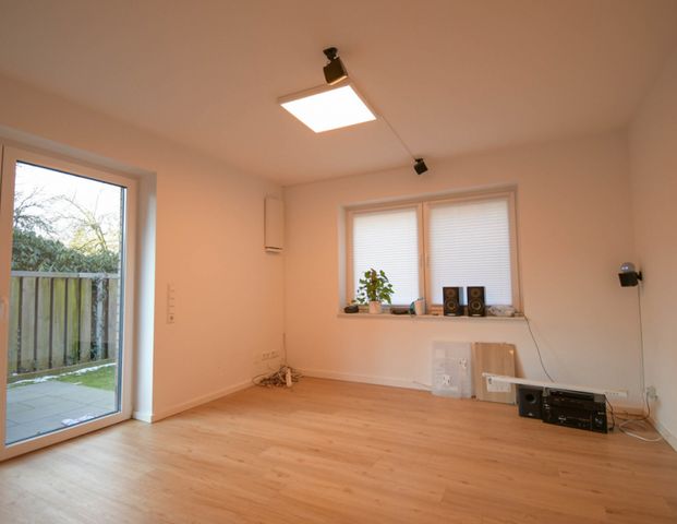 6555 - Modernes und helles Mikro-Appartement mit EBK und Terrasse! - Photo 1