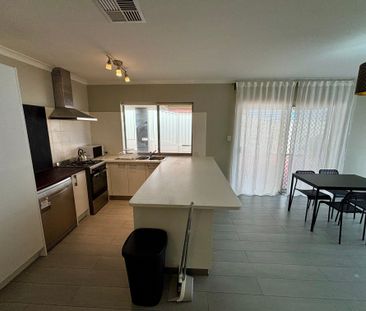 Victoria Park - Photo 2