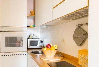 A Charming Penthouse with a Balcony in the Heart of Rome. In Residence with consierge, A/C , WIFI.Rif. #1946