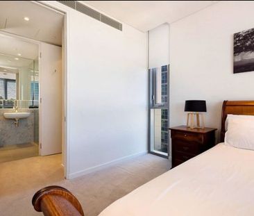 East Perth - Photo 6