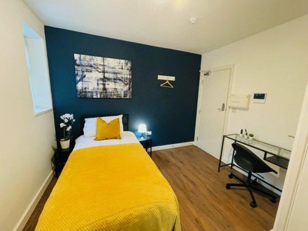 1 bedroom in a house share to rent - Photo 3