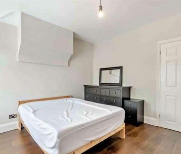 Hilliard Road, Northwood, HA6 - Photo 2