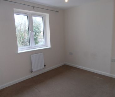 **Apply on line** Small 2 bedroom mid link house, Loughor. Welsh Ho... - Photo 2