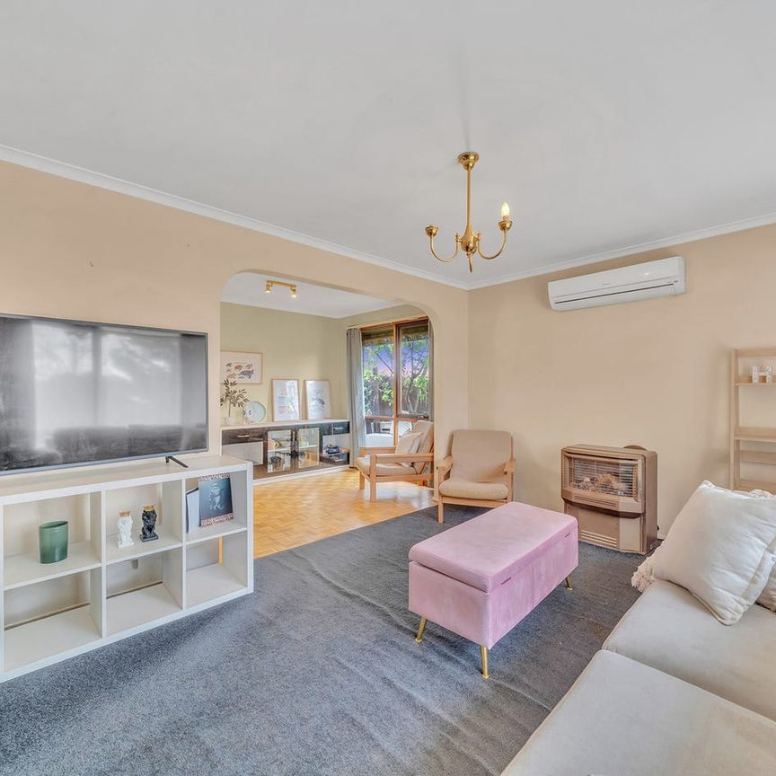 Family home within close proximity to all amenities! - Photo 1