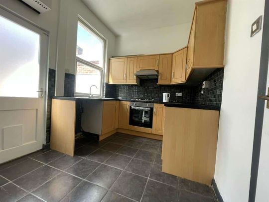 2 Bedroom Terrace House to Rent in Ashton - Photo 1