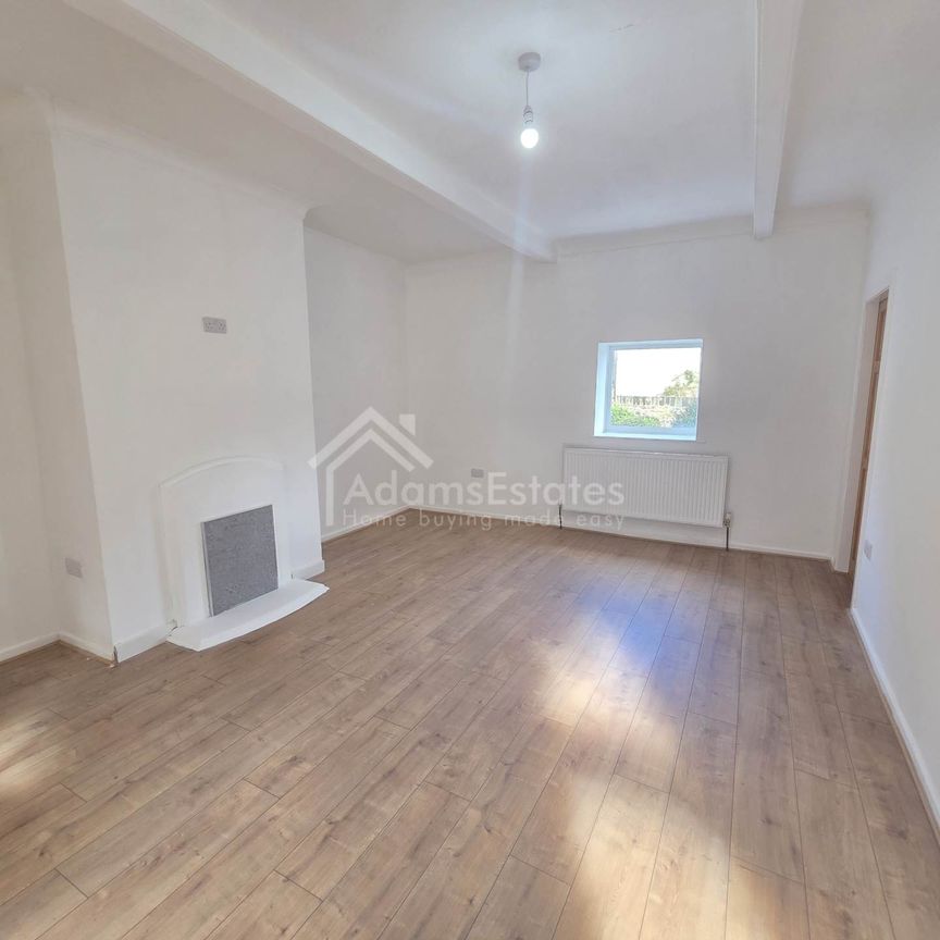 Track Mount, Batley - Photo 1