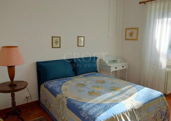 Ardeatina-Divino Amore: Quiet, charming rustic villa, big and well-curated garden, 3 beds, 1 study, 3 baths, living room, kitchen, with terraces , AC and parking space. Ref 2322