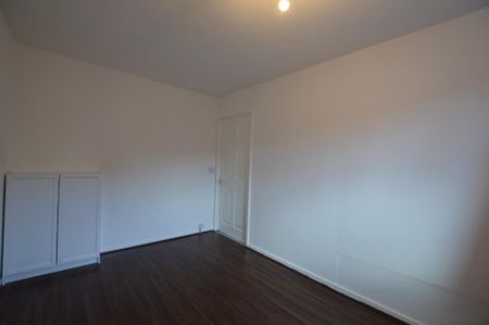 2 bedroom ground floor flat to rent - Photo 5