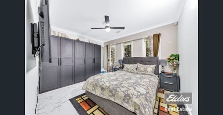 Beautiful double storey opposite the Wyndham Village shopping centre ! - Photo 4