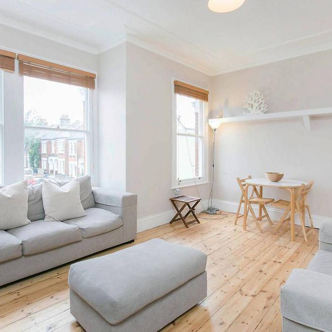 3 bedroom flat to rent - Photo 1