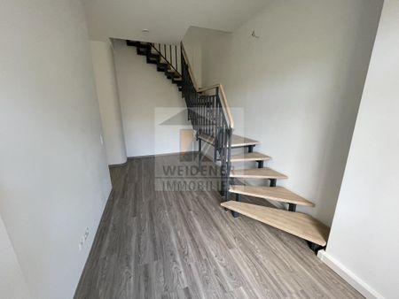 Erstbezug nach Sanierung! 4-Raum-Maisonettewohnung mit Balkon und Terrasse ins Grüne! - Photo 2