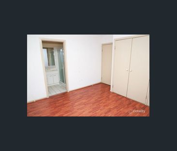 READY TO MOVE IN - Photo 1