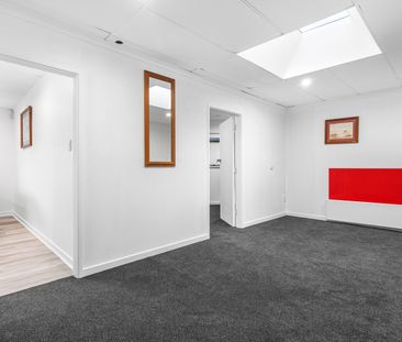 Large 4 Bedroom Apartment – Close to Ara and Central City with Off-... - Photo 1