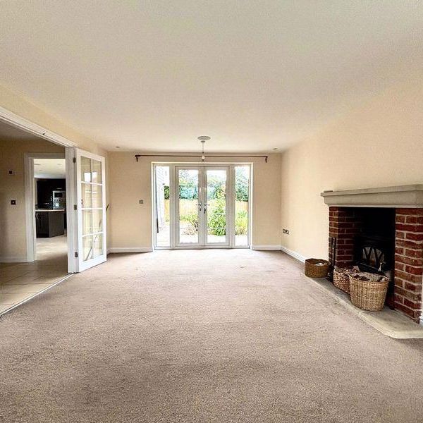4 bedroom detached house to rent - Photo 1