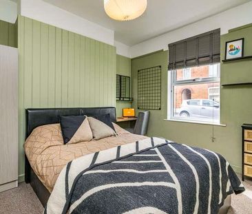 Thesiger Street // Bed Student House // Aug, LN5 - Photo 4