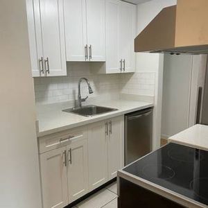 1br - 667 sf KITSILANO - 1 BR + 1 BATH Pet friendly - Photo 2