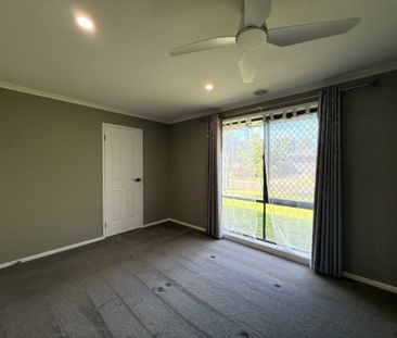 11 Pentland Drive, Narre Warren VIC - Photo 5