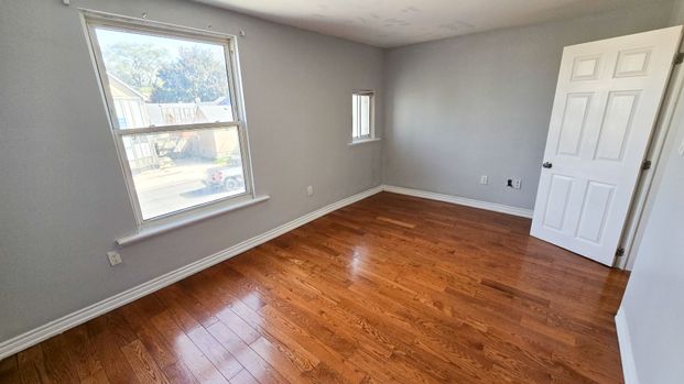 For Lease - 455 Main Street, Hamilton, Ontario - Photo 1