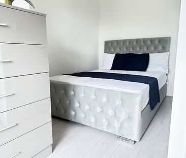 Room in a Shared Flat, Walm Lane, NW2 - Photo 4