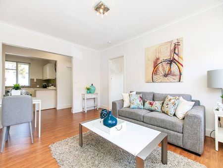 Modern first floor two bedroom apartment in great location! - Photo 2