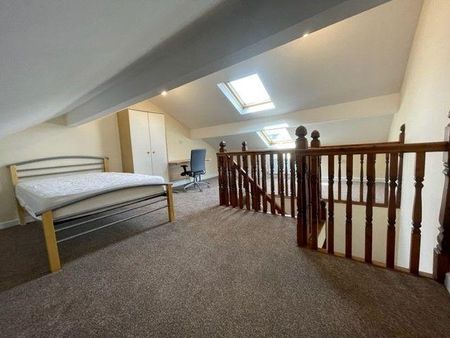 3 bedroom flat to rent - Photo 3