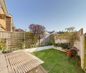 2 bedroom end of terrace house to rent - Photo 6