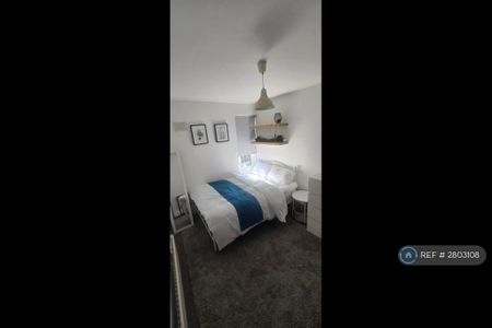 3 bedroom flat to rent - Photo 5