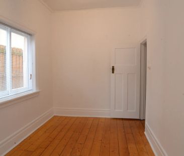 BEACHSIDE ART DECO GEM - GROUND FLOOR WITH COMMUNAL GARDEN! - Photo 2