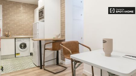 madrid, Community of Madrid 28012 - Photo 2