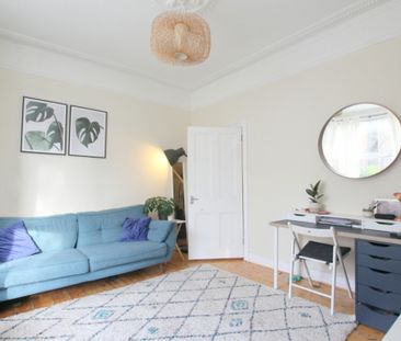 2 Bedroom Maisonette, Santos Road, London SW18 - Photo 2