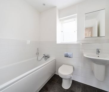 3 bedroom semi-detached house to rent - Photo 5