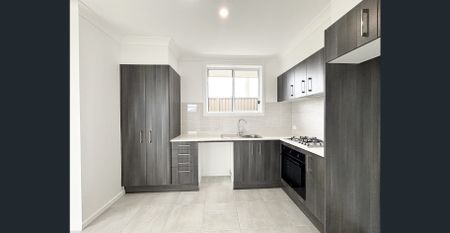 Modern Comfort & Style in a Prime Gledswood Hills Location - Photo 4