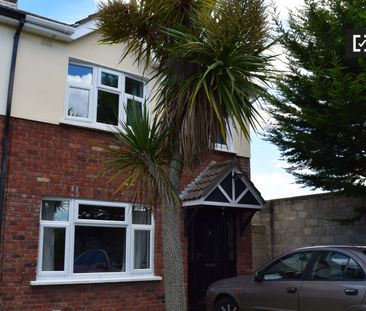 Great room in 3-bedroom apartment in Tallaght, Dublin - Photo 6