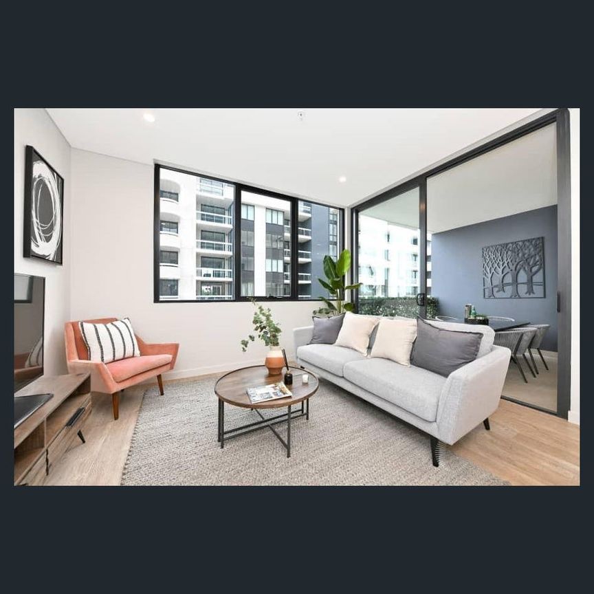 Effortless Urban Living with Style and Comfort - Photo 1