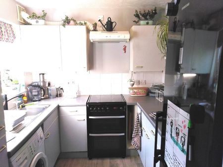 2 Bed Semi-Detached House, Oxley Close, SE1 - Photo 3