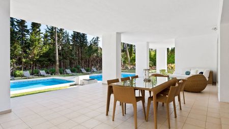 Luxury Villa for rent in Marbella, Andalusia - Photo 3