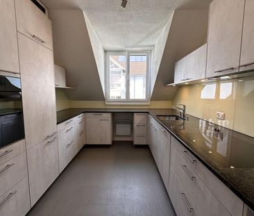 5.5-Zimmer-Dachwohnung mit 153 m², Terrasse und Garage im Zentrum v... - Foto 2