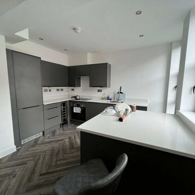 1 bedroom in a flat share to rent - Photo 1