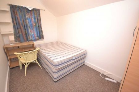 4 Bed - Auckland Road, University Area - Photo 4