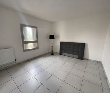 A LOUER - AIX EN PROVENCE - T3 MEUBLE AVEC TERRASSE + PK - Photo 2